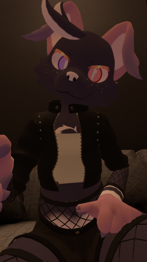VRChat_2022-12-14_15-25-01.368_4320x7680.png