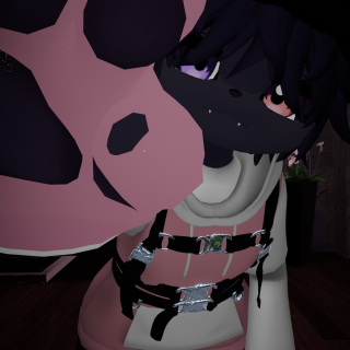VRChat_2023-10-05_23-24-53.357_1080x1920
