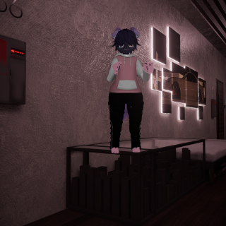 VRChat_2023-10-05_23-47-58.578_1080x1920