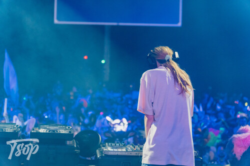 Anthrocon-2025-Sunday-130-Alexx.jpg