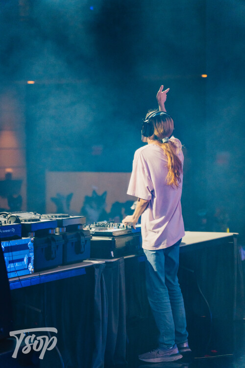 Anthrocon-2025-Sunday-131-Alexx.jpg