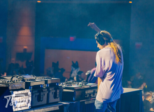 Anthrocon-2025-Sunday-133-Alexx.jpg