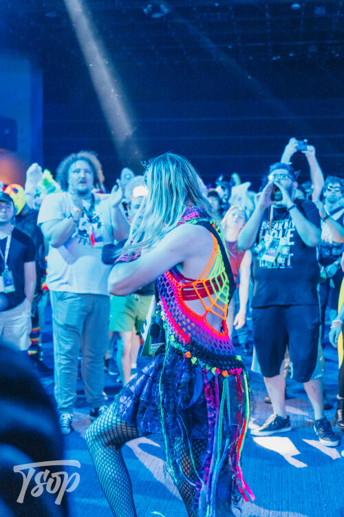 Anthrocon-2025-Sunday-174-Alexx.jpg