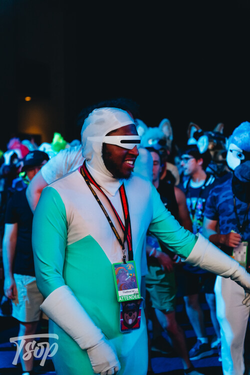 Anthrocon-2025-Sunday-184-Alexx.jpg